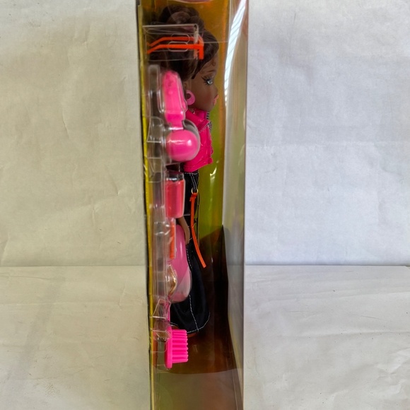 🧸 ALWAYZ BRATZ SASHA "Bunny Boo" Streetwear FASHION DOLL Accessories -2023 NEW - Picture 6 of 12